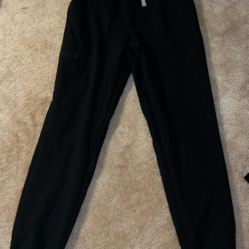 Black Figs Scrubs - Picture 5 of 10